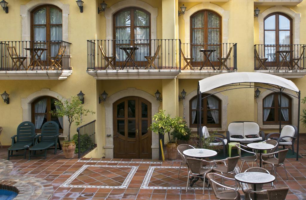 Hotel Restaurante La Masieta Creixell Luaran gambar